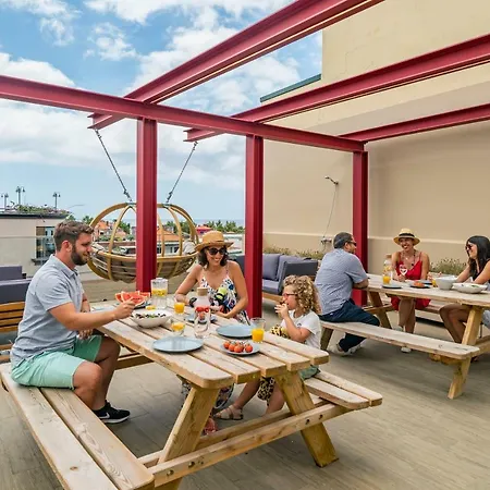 Drapes Design By An Island 4* פונשל