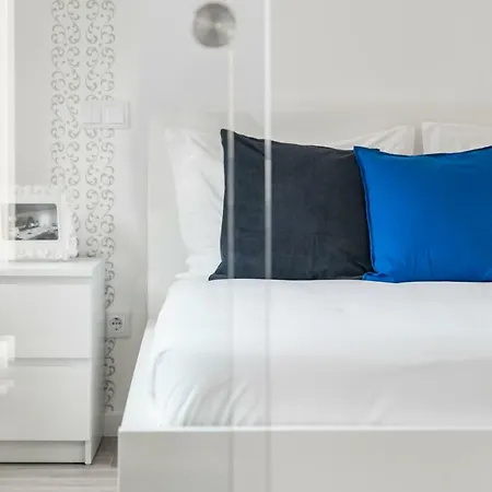 Drapes Design By An Island Pensión